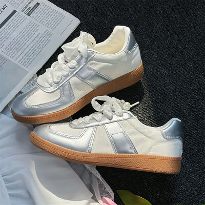 Contrast Lace Up Round Toe Sneakers